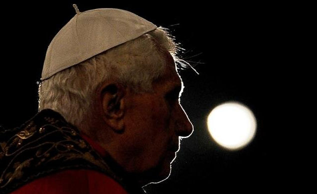 Benedicto XVI cansado